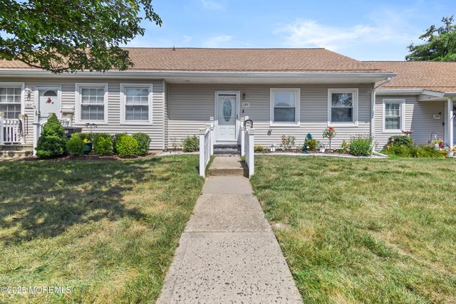 139 Wein Market C, Freehold, NJ 07728