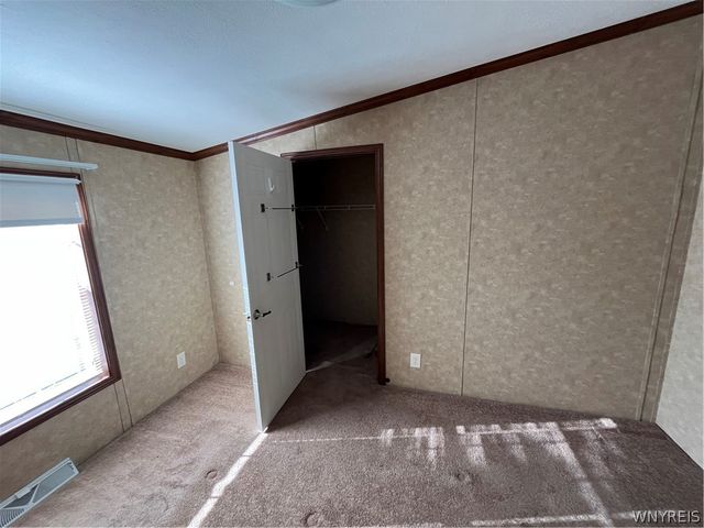 1218 Maplewood Drive, Lockport Town, NY 14094