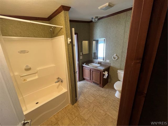 1218 Maplewood Drive, Lockport Town, NY 14094