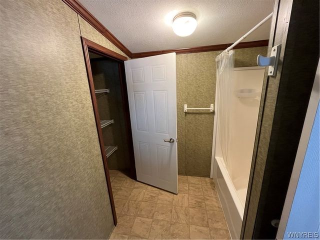 1218 Maplewood Drive, Lockport Town, NY 14094