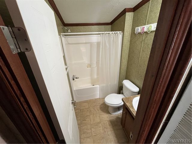 1218 Maplewood Drive, Lockport Town, NY 14094