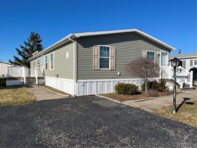 1218 Maplewood Drive, Lockport Town, NY 14094