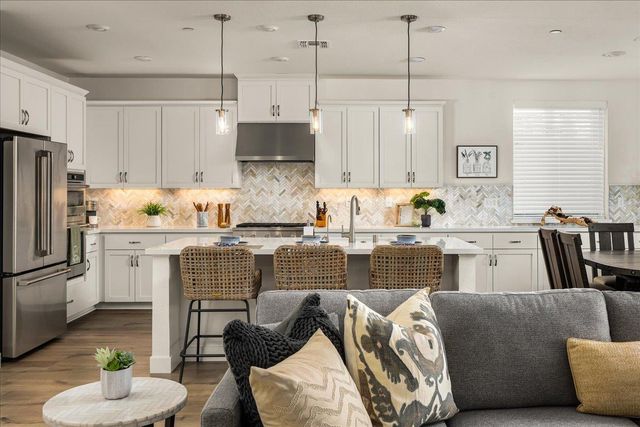 820 Lodge Way, Lincoln, CA 95648