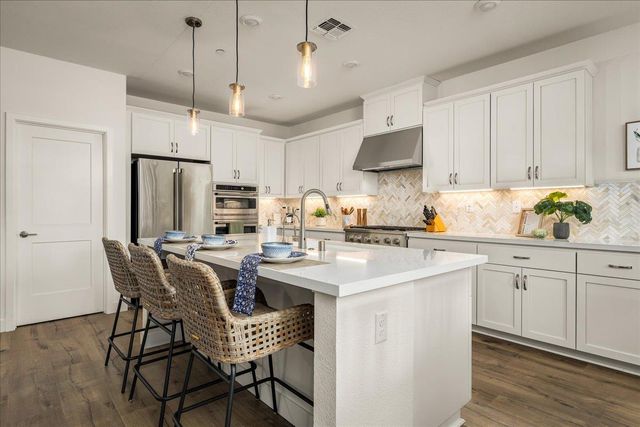 820 Lodge Way, Lincoln, CA 95648