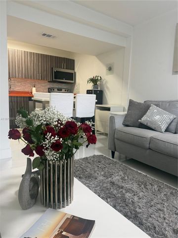 1390 Ocean Dr 304, Miami Beach, FL 33139