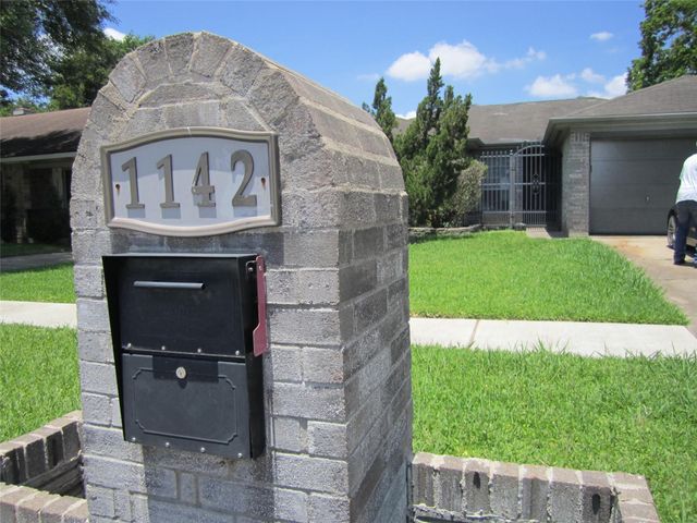 1142 Mossridge Drive, Missouri City, TX 77489