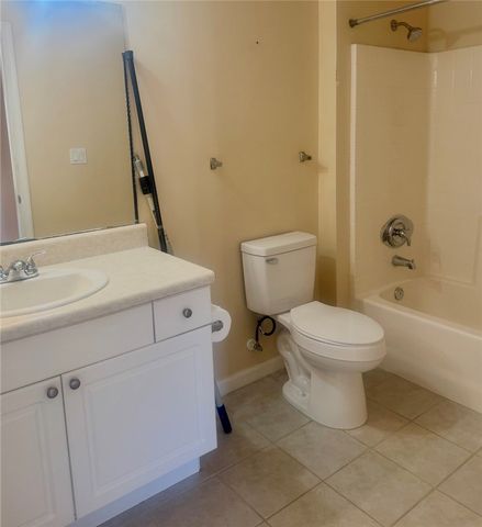 5060 Fairways Circle F202, Vero Beach, FL 32967