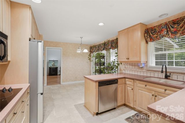 6419 Pencade Lane, Charlotte, NC 28215