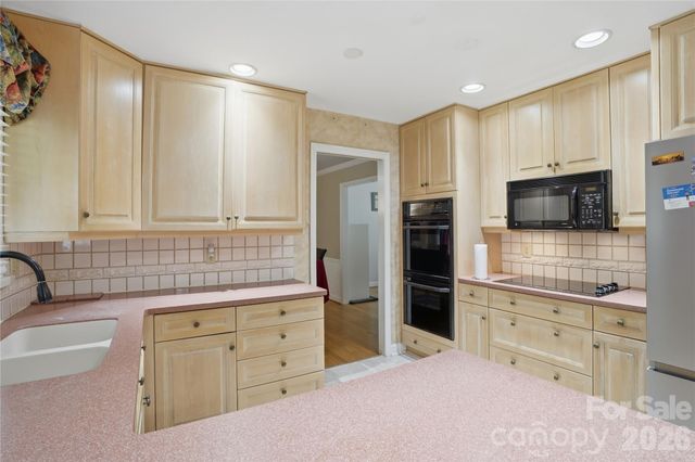 6419 Pencade Lane, Charlotte, NC 28215