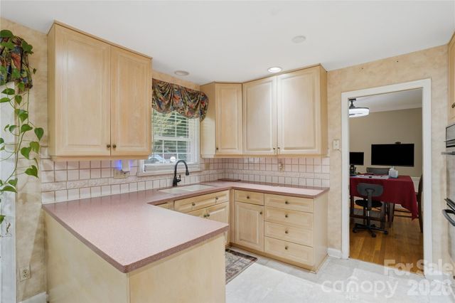 6419 Pencade Lane, Charlotte, NC 28215