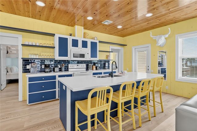 2727 S 11th St 26, Port Aransas, TX 78373