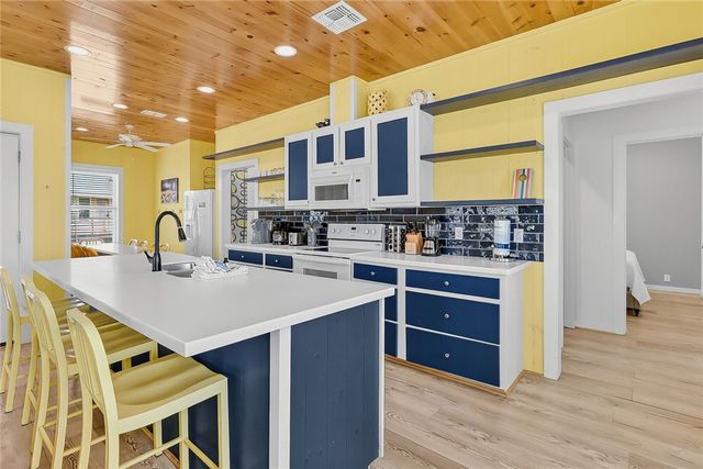 2727 S 11th St 26, Port Aransas, TX 78373