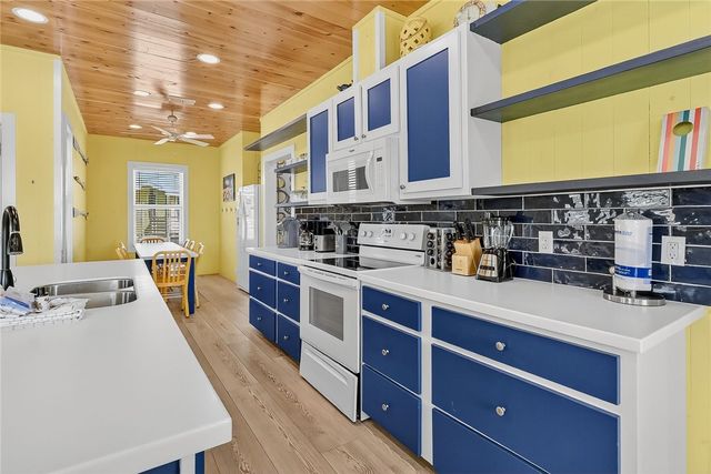 2727 S 11th St 26, Port Aransas, TX 78373