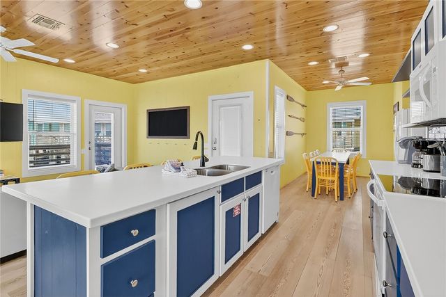 2727 S 11th St 26, Port Aransas, TX 78373