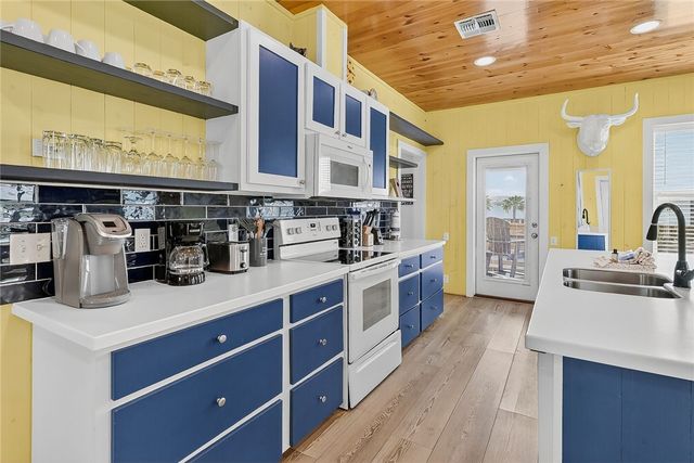 2727 S 11th St 26, Port Aransas, TX 78373