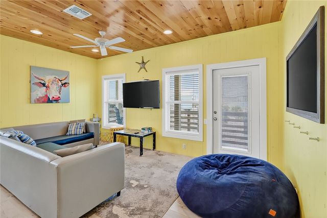 2727 S 11th St 26, Port Aransas, TX 78373