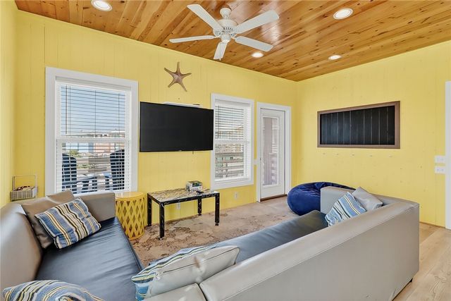 2727 S 11th St 26, Port Aransas, TX 78373