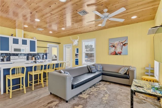 2727 S 11th St 26, Port Aransas, TX 78373