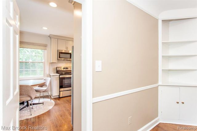 25830 Berkley Avenue, Huntington Woods, MI 48070