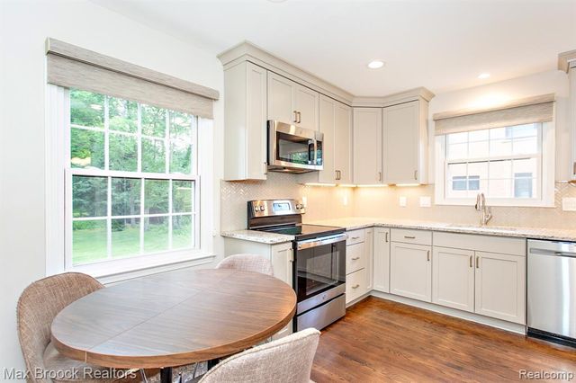 25830 Berkley Avenue, Huntington Woods, MI 48070