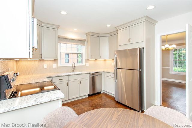 25830 Berkley Avenue, Huntington Woods, MI 48070