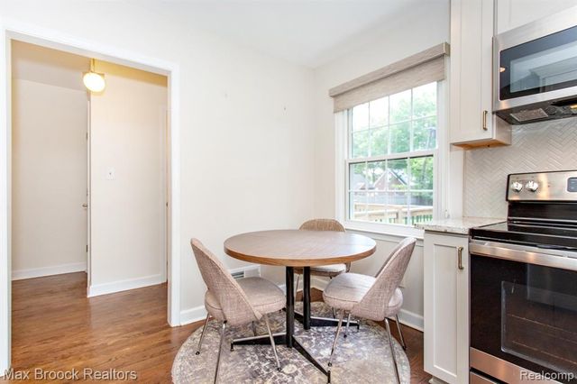 25830 Berkley Avenue, Huntington Woods, MI 48070