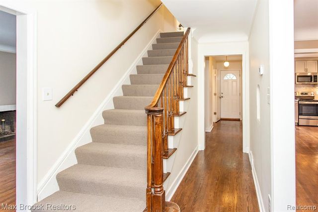 25830 Berkley Avenue, Huntington Woods, MI 48070