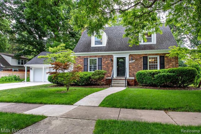 25830 Berkley Avenue, Huntington Woods, MI 48070