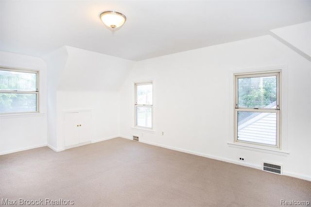 25830 Berkley Avenue, Huntington Woods, MI 48070