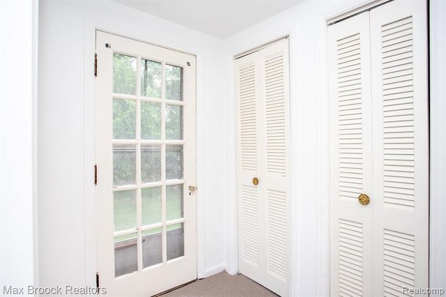 25830 Berkley Avenue, Huntington Woods, MI 48070