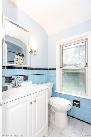 25830 Berkley Avenue, Huntington Woods, MI 48070