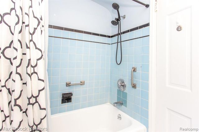 25830 Berkley Avenue, Huntington Woods, MI 48070