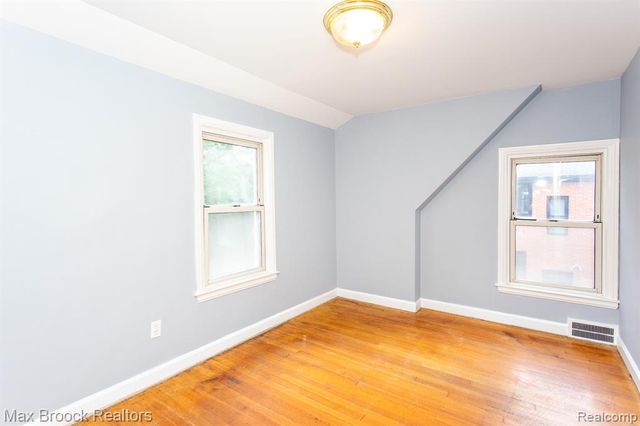 25830 Berkley Avenue, Huntington Woods, MI 48070