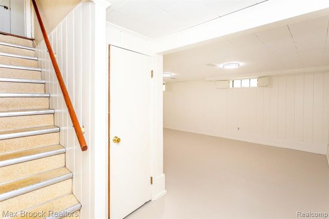 25830 Berkley Avenue, Huntington Woods, MI 48070