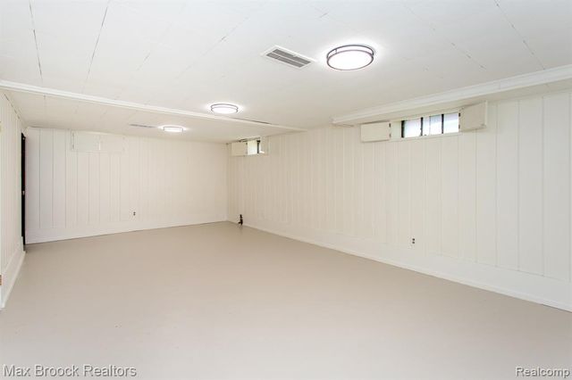 25830 Berkley Avenue, Huntington Woods, MI 48070