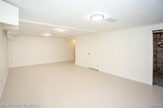 25830 Berkley Avenue, Huntington Woods, MI 48070