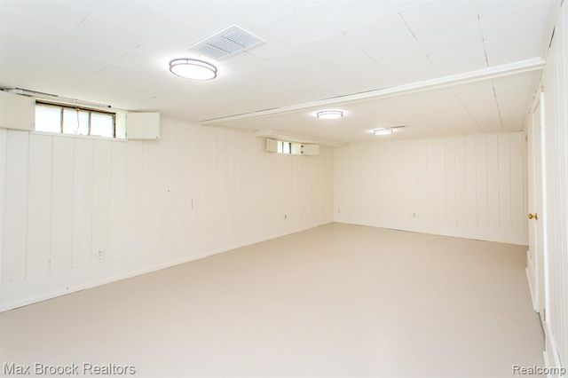 25830 Berkley Avenue, Huntington Woods, MI 48070