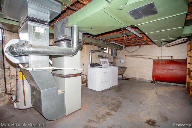 25830 Berkley Avenue, Huntington Woods, MI 48070