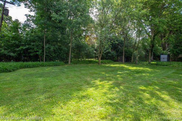 25830 Berkley Avenue, Huntington Woods, MI 48070