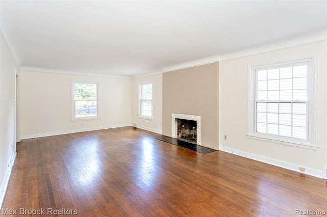 25830 Berkley Avenue, Huntington Woods, MI 48070