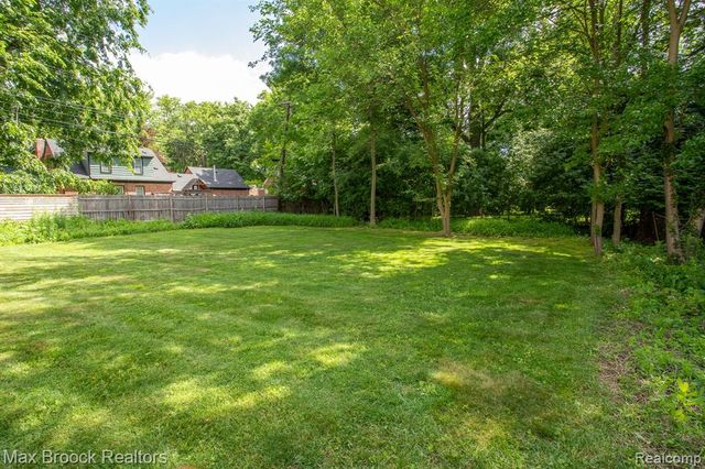 25830 Berkley Avenue, Huntington Woods, MI 48070
