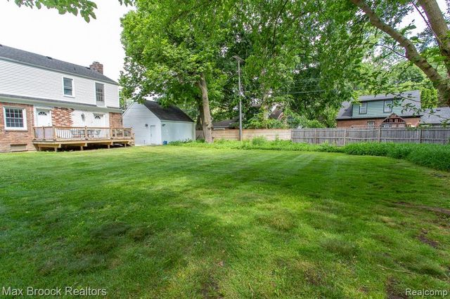 25830 Berkley Avenue, Huntington Woods, MI 48070