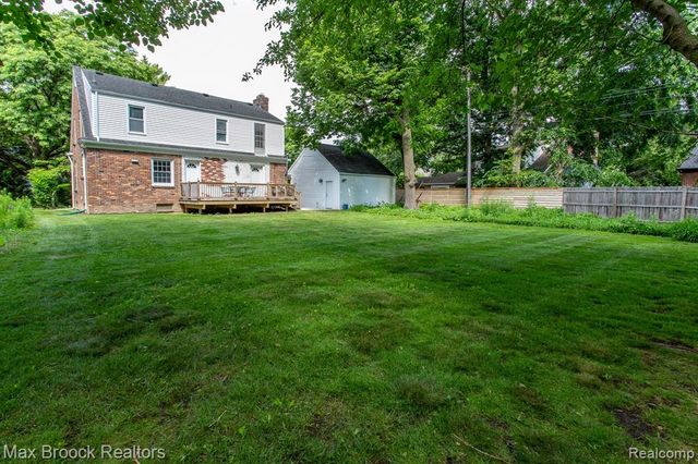 25830 Berkley Avenue, Huntington Woods, MI 48070