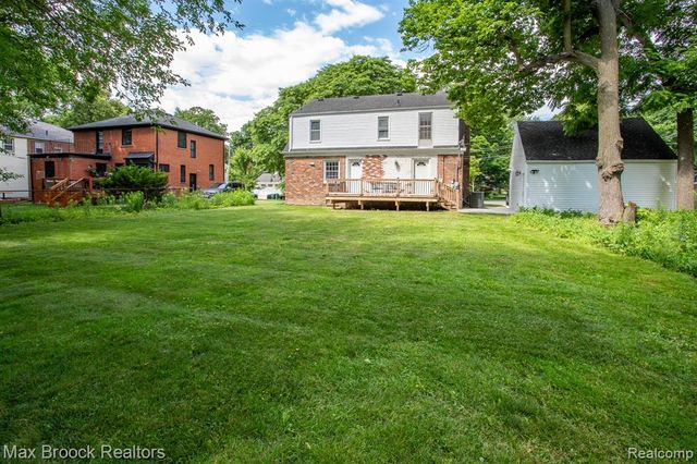 25830 Berkley Avenue, Huntington Woods, MI 48070