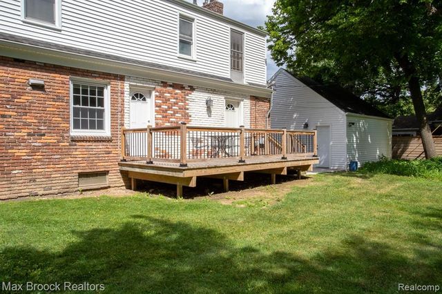 25830 Berkley Avenue, Huntington Woods, MI 48070