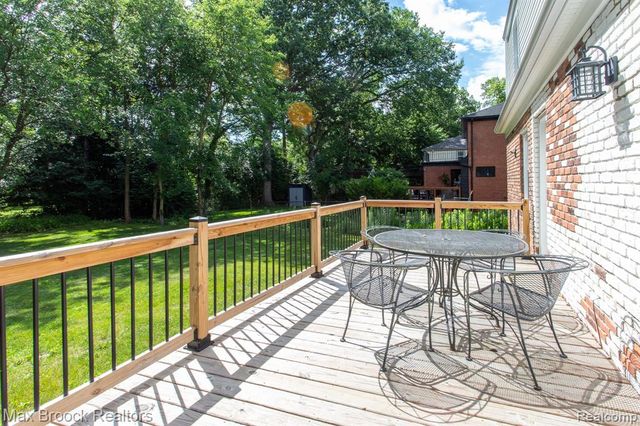 25830 Berkley Avenue, Huntington Woods, MI 48070