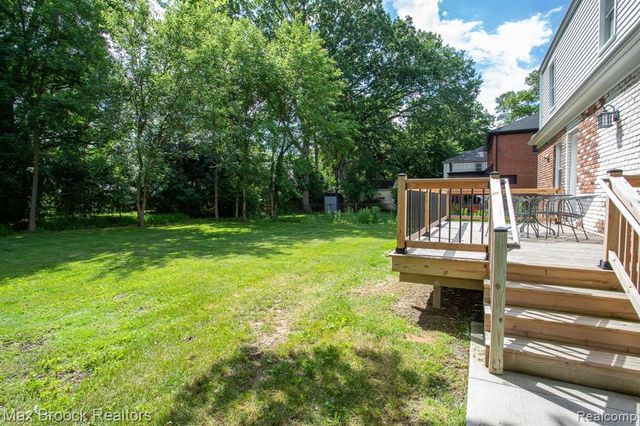 25830 Berkley Avenue, Huntington Woods, MI 48070