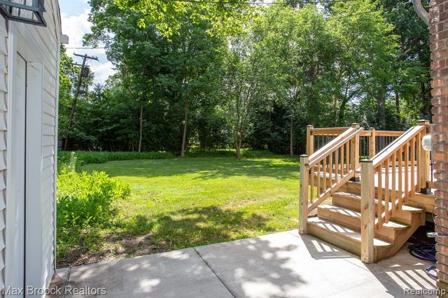 25830 Berkley Avenue, Huntington Woods, MI 48070
