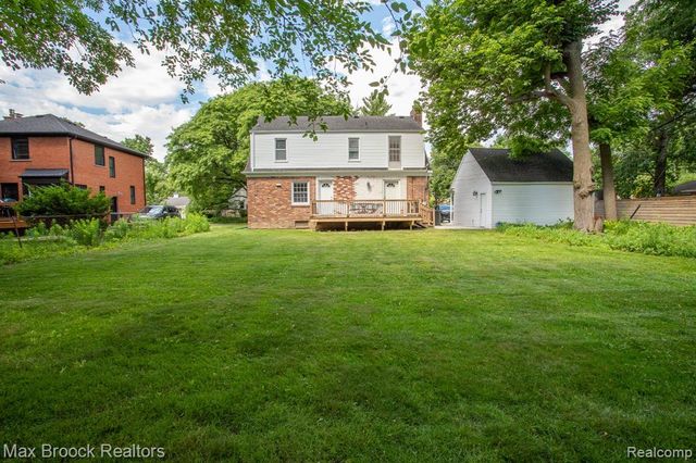 25830 Berkley Avenue, Huntington Woods, MI 48070