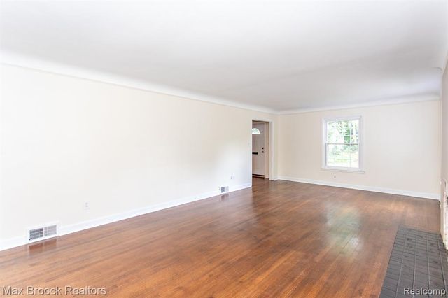 25830 Berkley Avenue, Huntington Woods, MI 48070